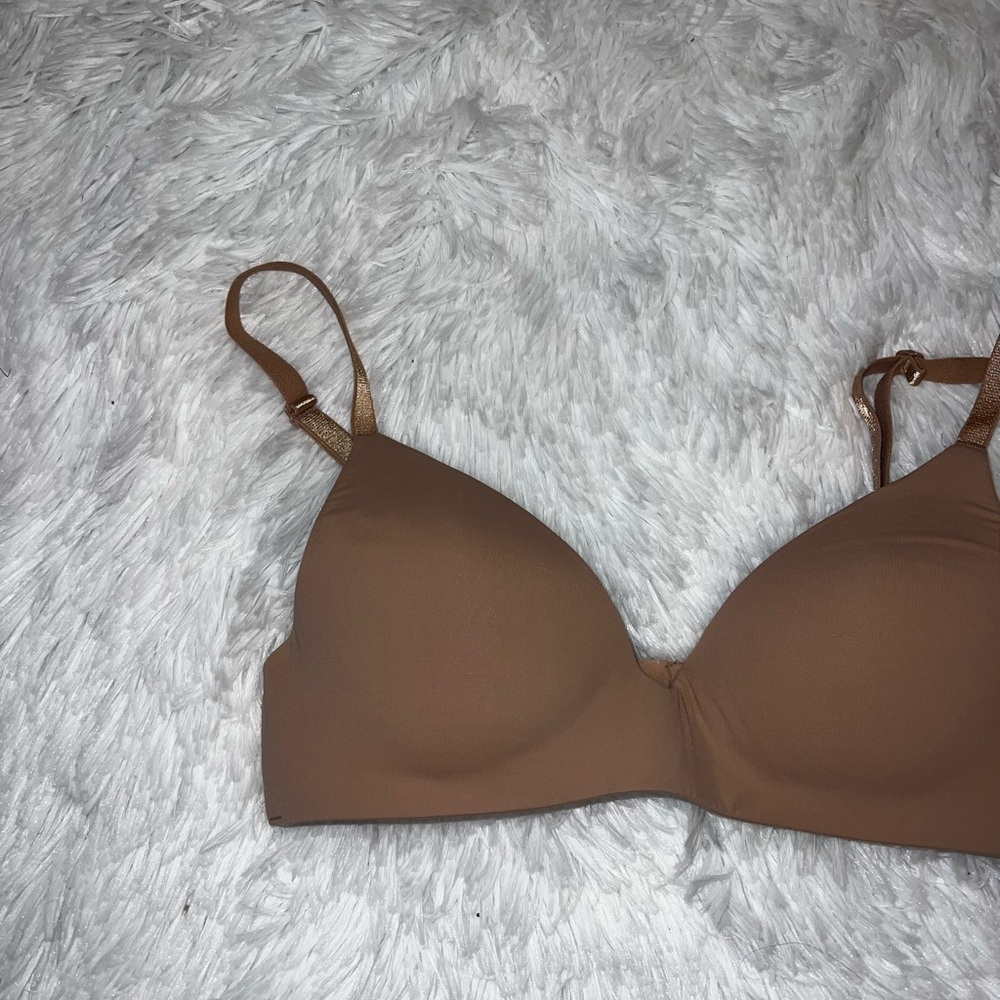 Victoria Secret Wireless Nude Bra size 32A